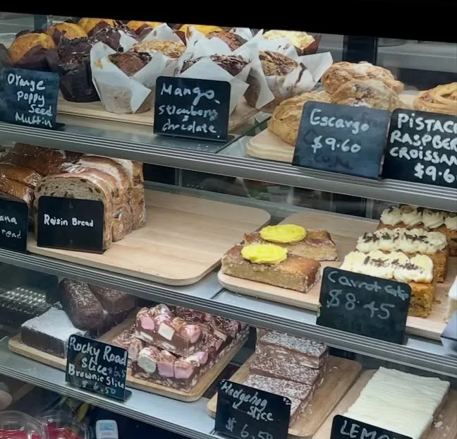 The Köfi Köfi cake cabinet with muffins, croissants, carrot cake, rocky road and slices